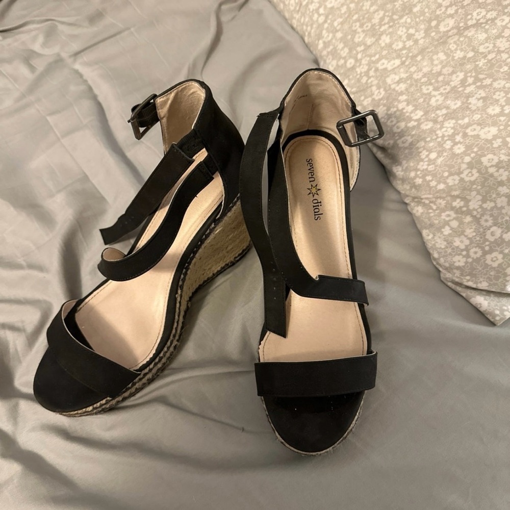 Black Wedges